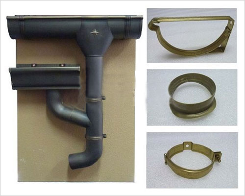 黄铜落水系统做旧后的颜色古朴典雅,与中式风格建筑相搭配,增加了建筑本身的历史厚重感与诗般的典雅感觉.
