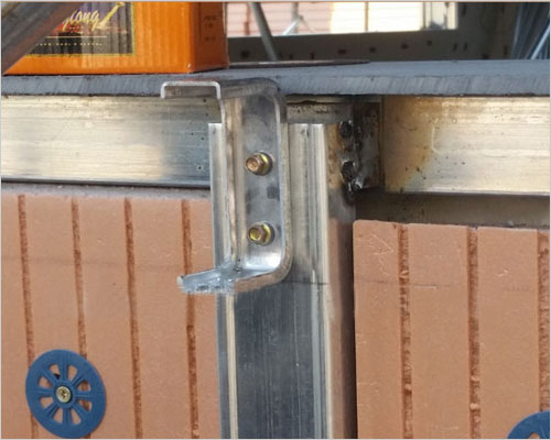 窗口装饰线条具有轻质,高强,耐蚀,耐磨,刚度大等特点.表面经阳*氧化着色表面处理,有鲜明的金属光泽,耐光和耐气候性能良好.